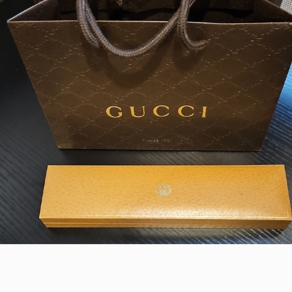 Elegant Gucci watch/bracelet felt lined box (gold), (box only)
